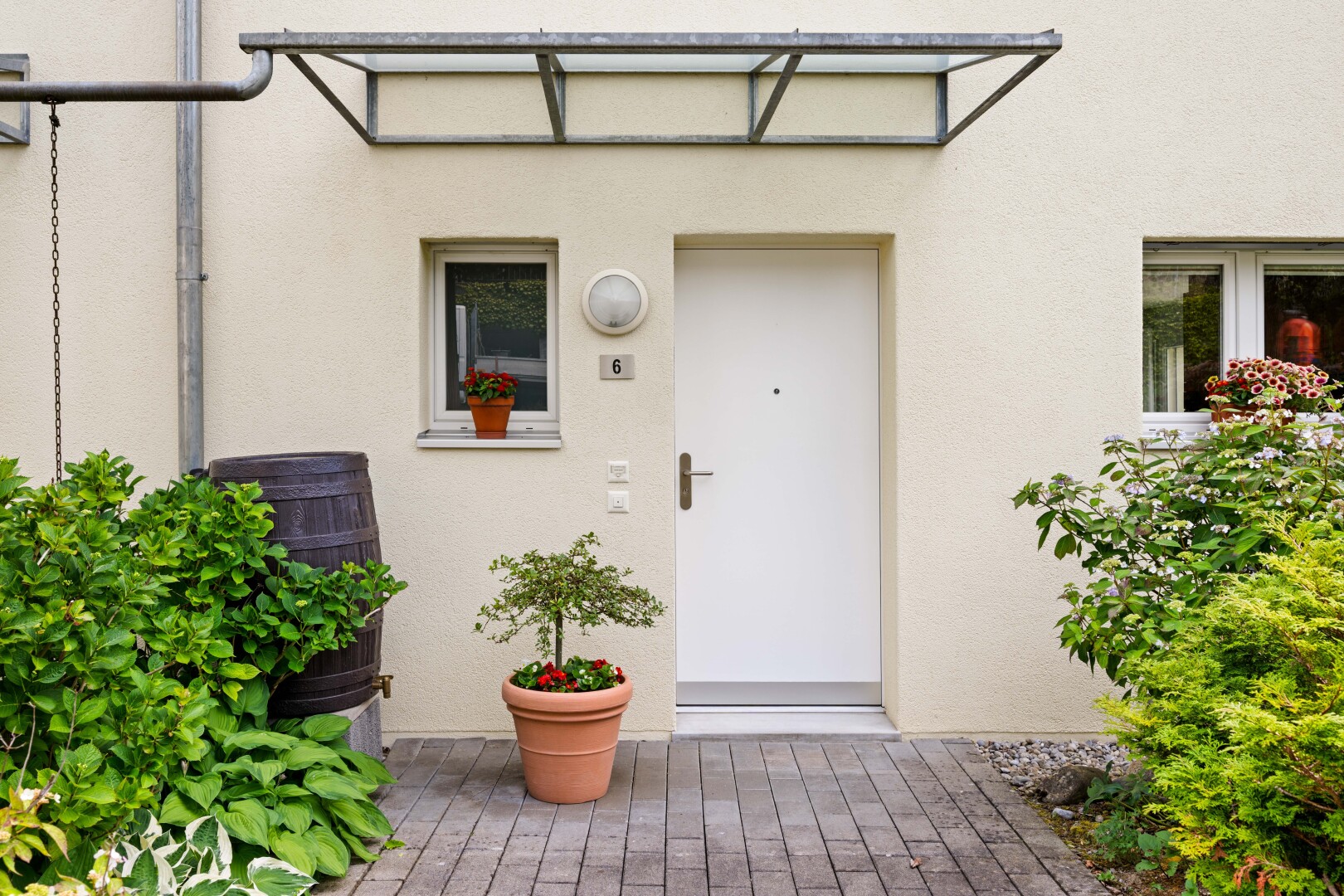 außenansicht mit from property und stuckverkleidung