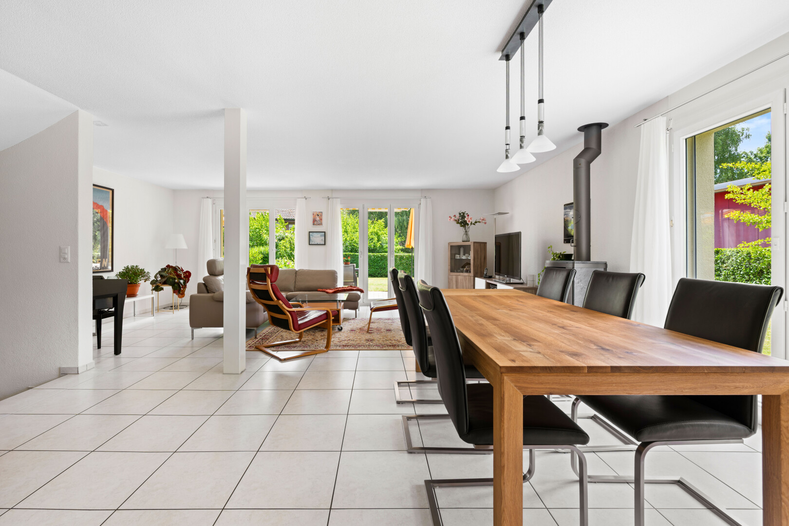 esszimmer mit inside property, gipskartonwand, drywall, natürliches licht, und natural light