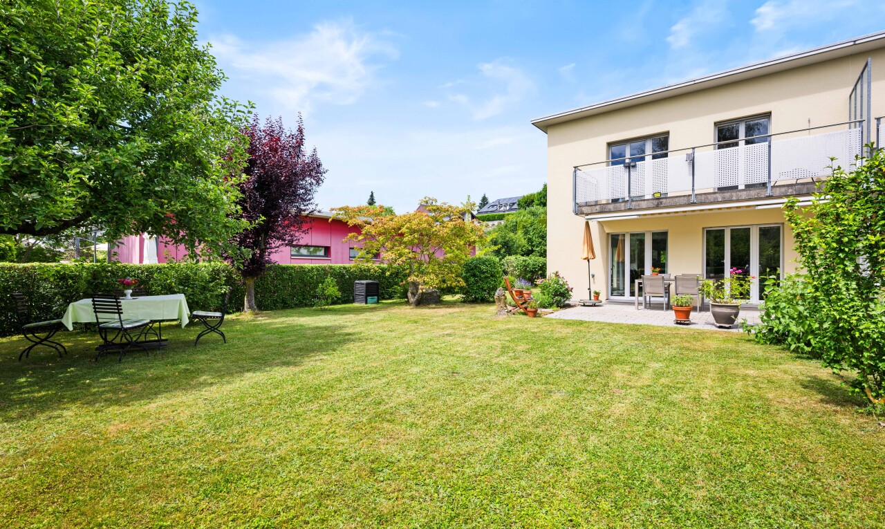 garten mit from property, rasen, balkon, terrasse, und day time