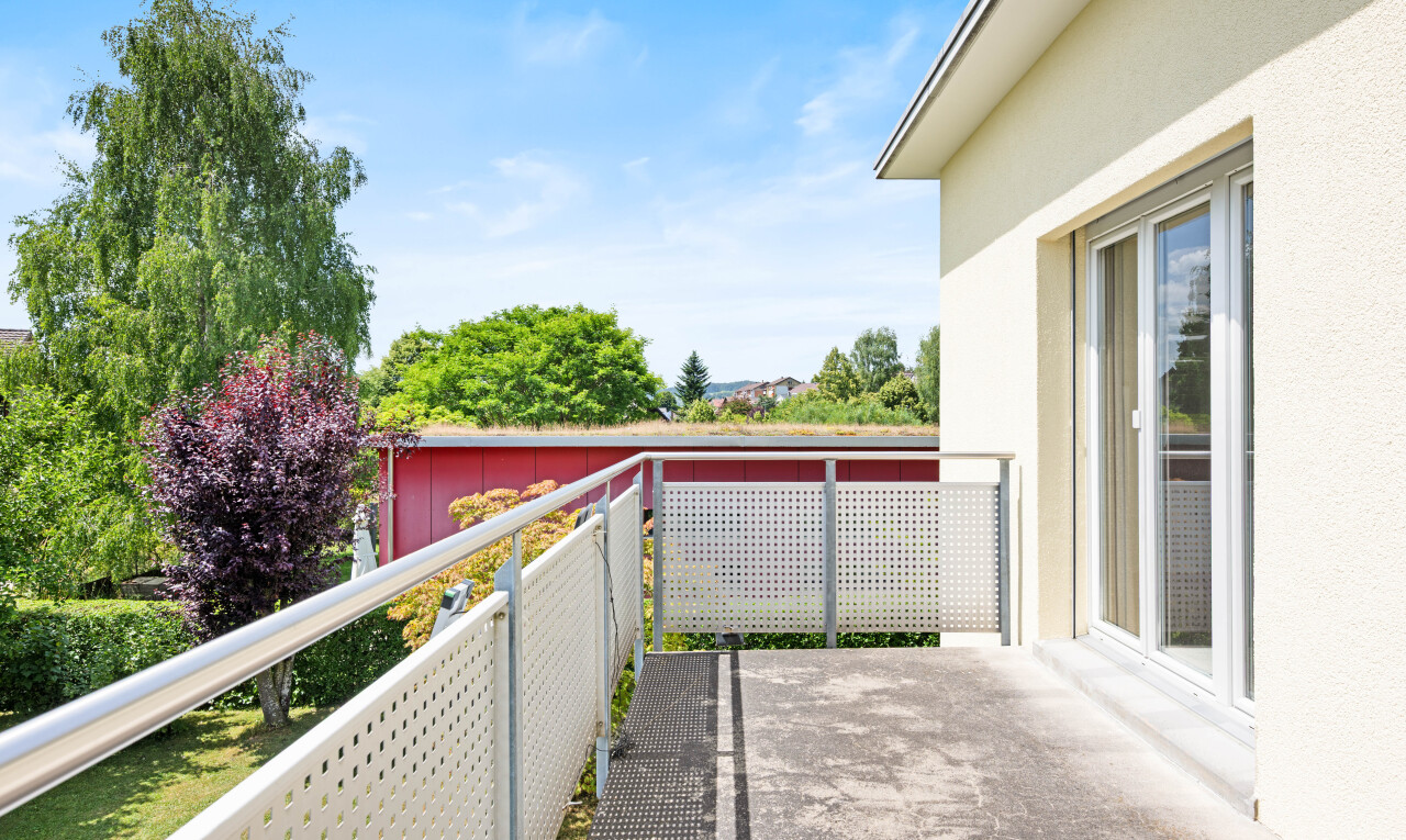 balkon mit balkon, from property, und day time