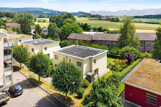 außenansicht mit parkplatz, day time, stuckverkleidung, mountain view, und blick auf die berge