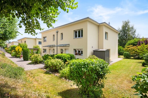 außenansicht mit rasen, day time, und stuckverkleidung