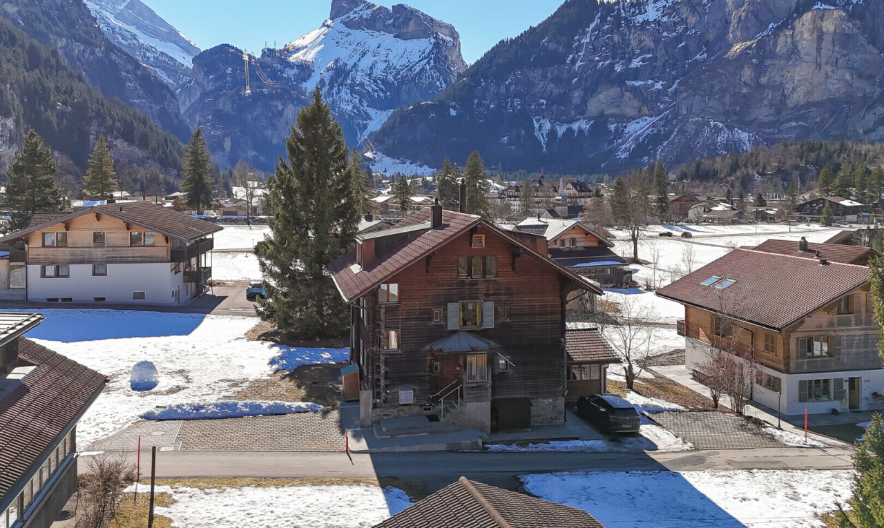 vue sur la montagne avec snow, drone view, day time, vue sur la montagne, et mountain view
