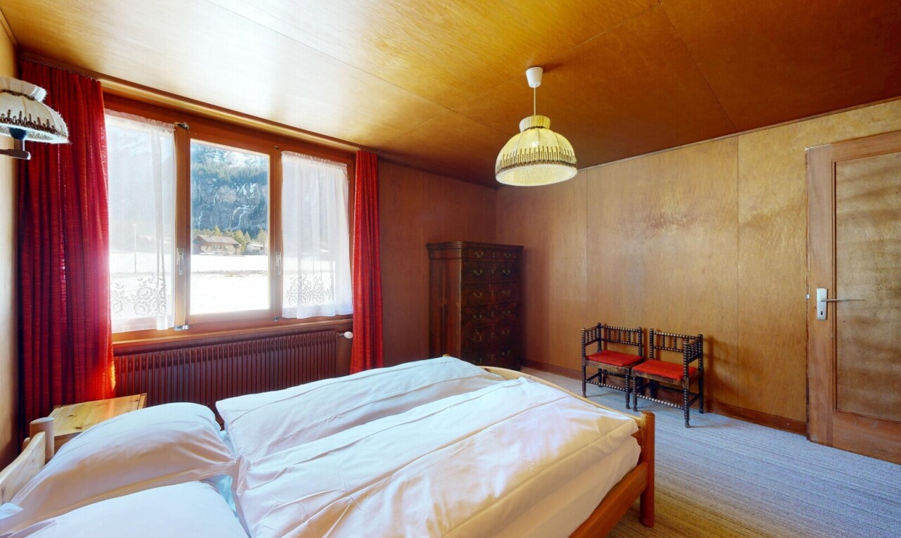 chambre avec radiateur, inside property, natural light, lumière naturelle, et carpet