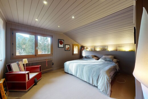 chambre avec radiateur, plafond voûté, vaulted ceiling, lumière naturelle, et natural light