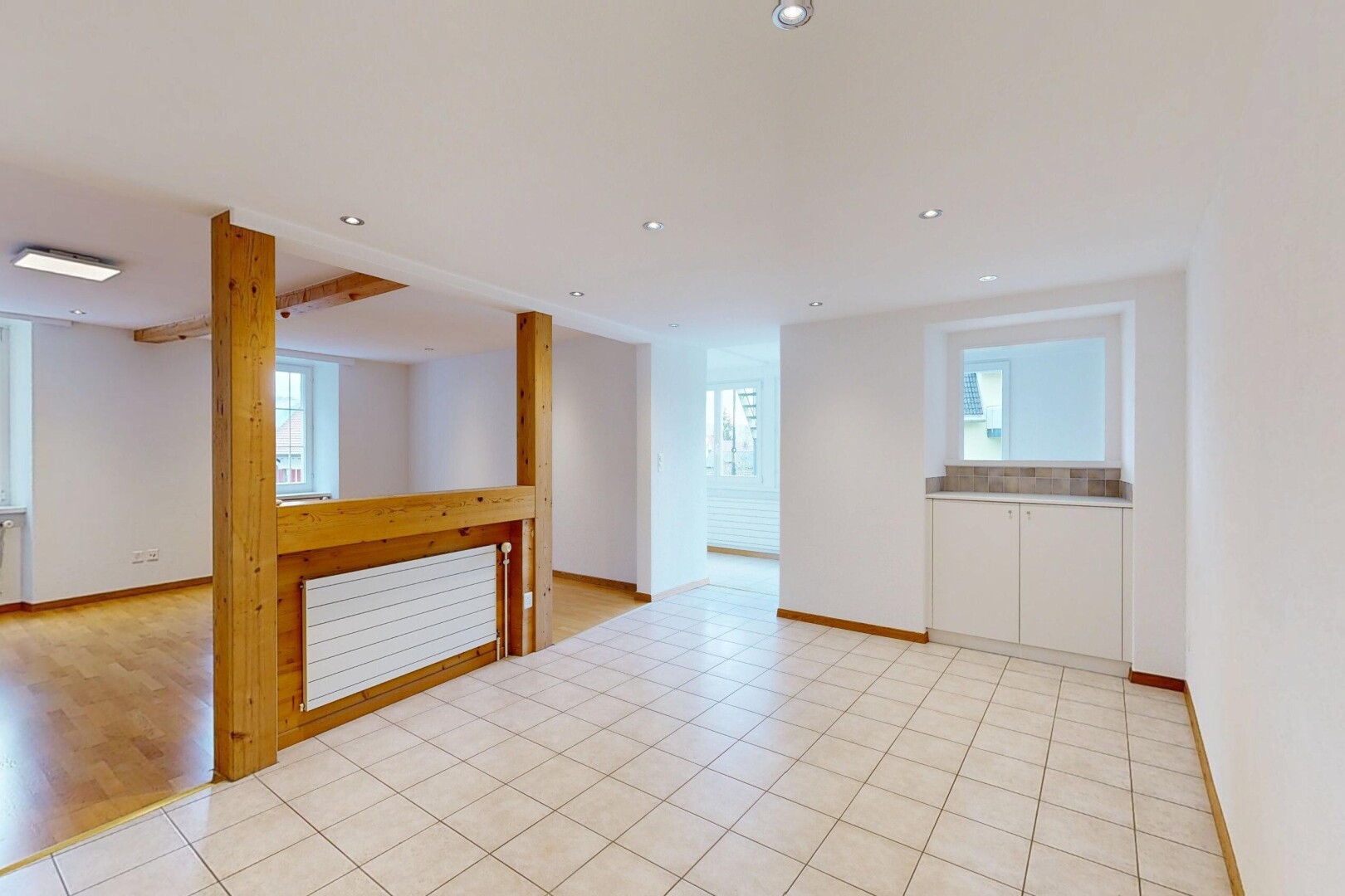 leerer raum mit inside property, light floor, gipskartonwand, drywall, und sockelleisten