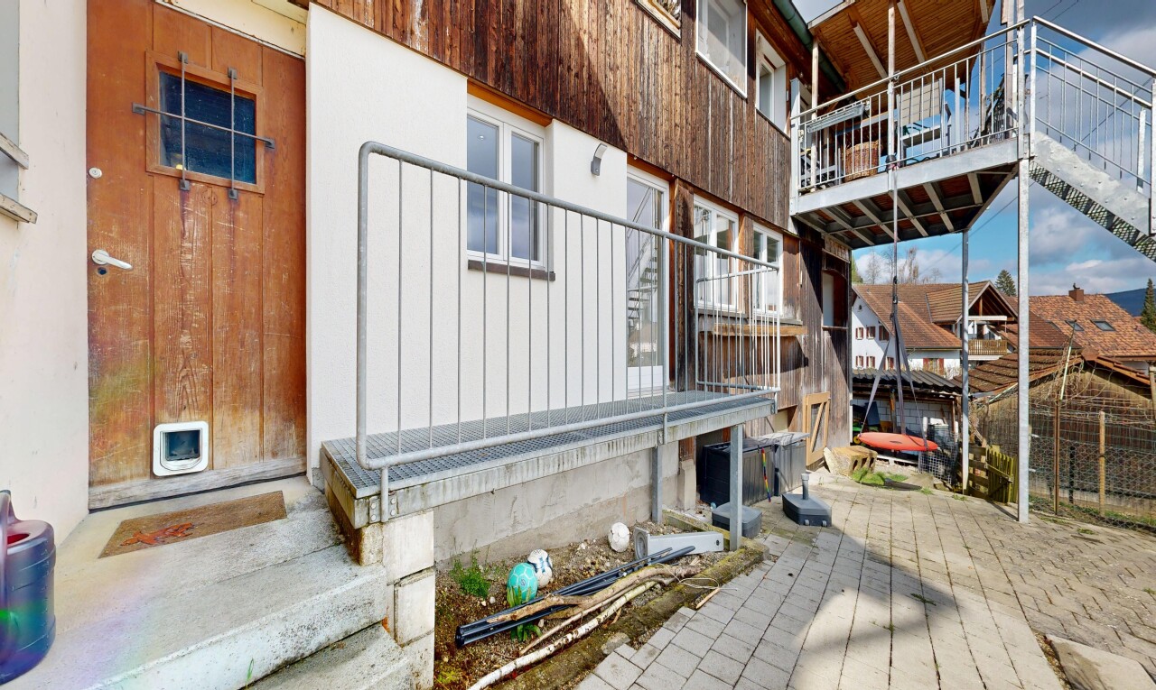 außenansicht mit blick auf wohnanlage, apartment complex view, from community, und day time
