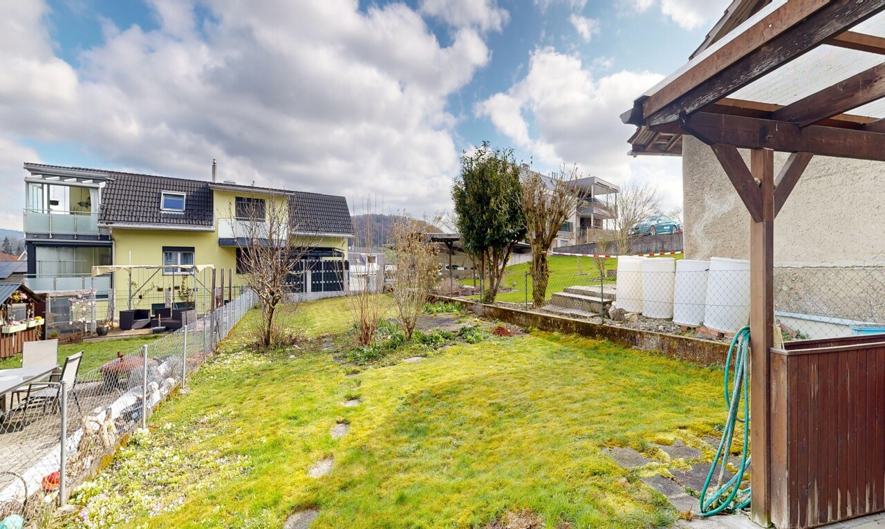 garten mit zaun, from property, rasen, und day time