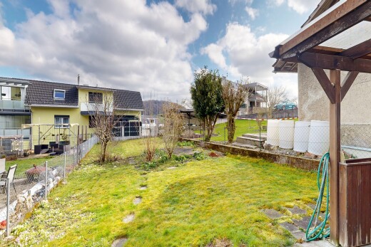 garten mit zaun, from property, rasen, und day time