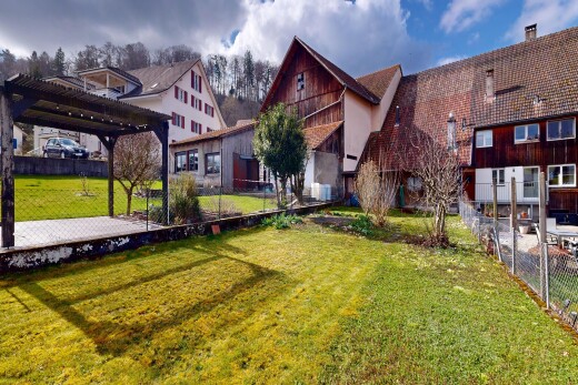 garten mit zaun, rasen, pergola, und day time