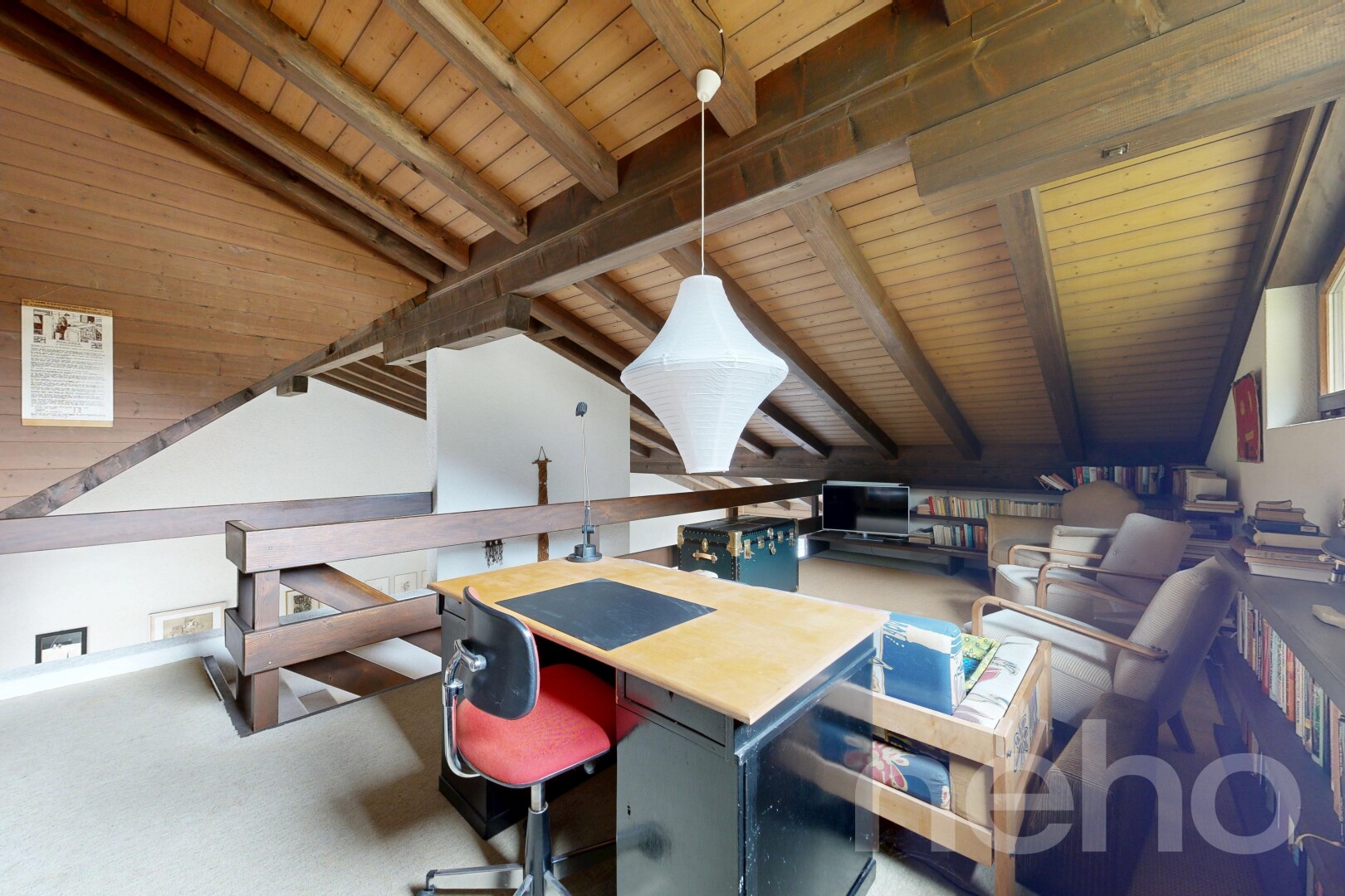 bureau avec drywall, beamed ceiling, inside community, wood ceiling, et espace bureau