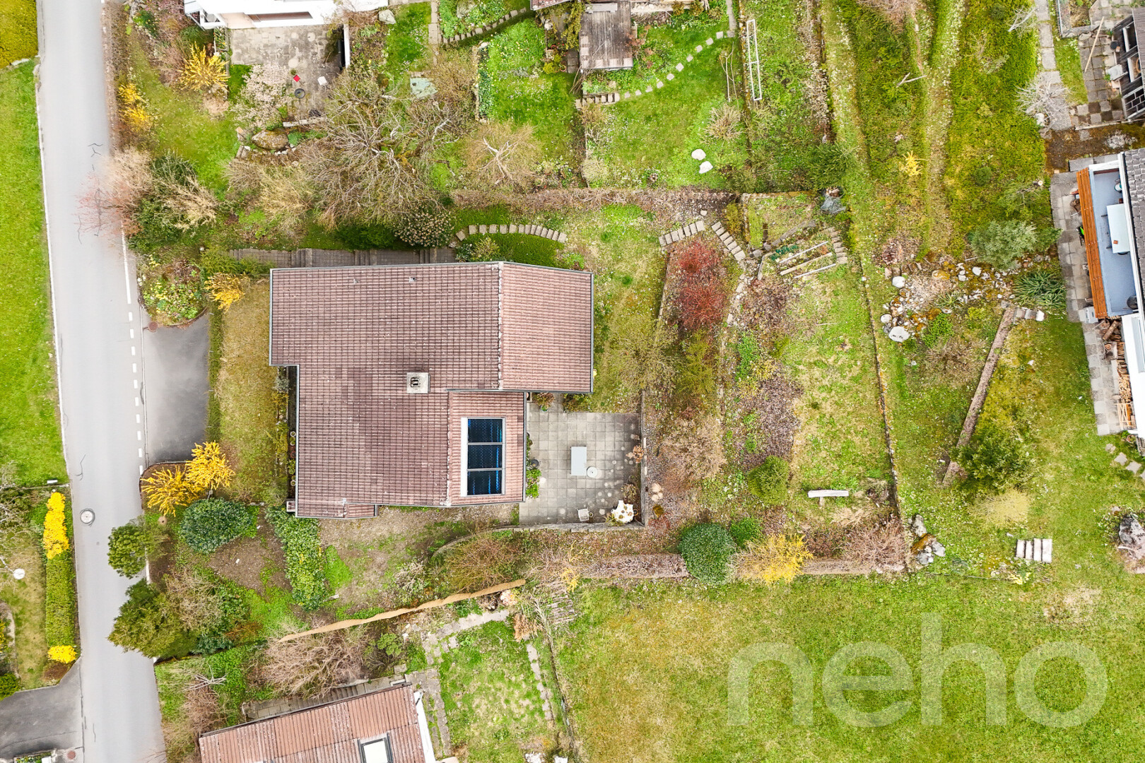 façade avec aerial view, pelouse, et bardage en bardeaux