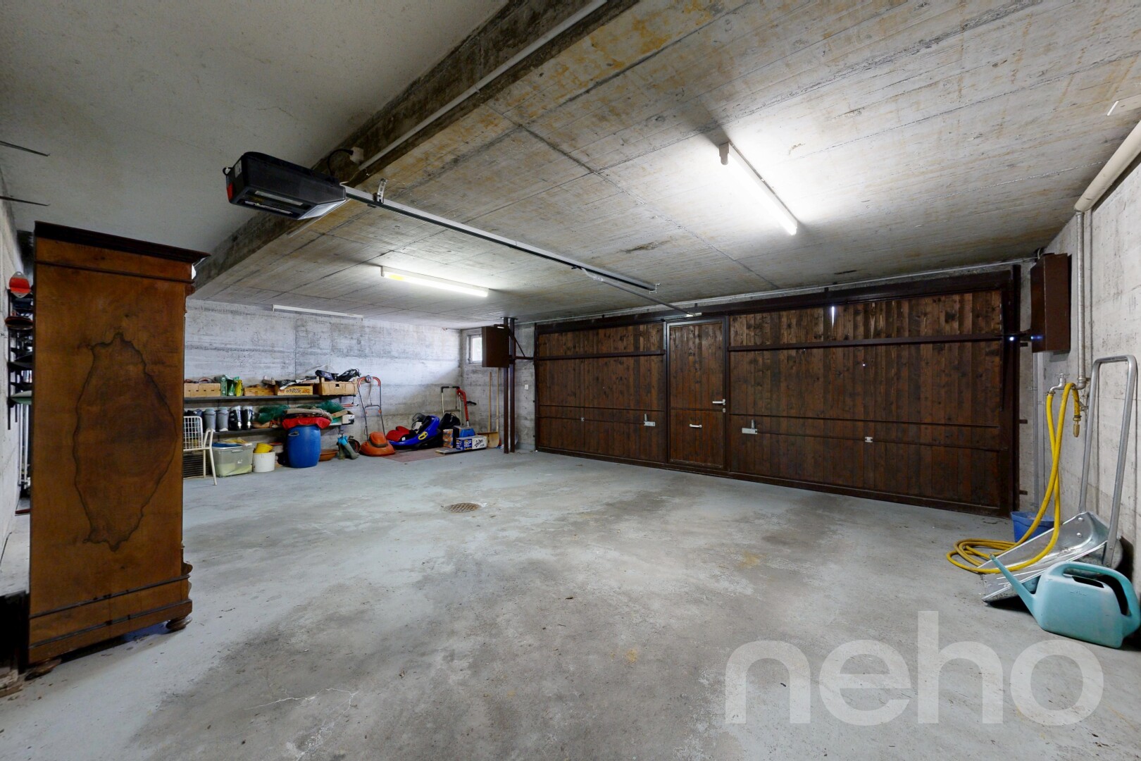 parking avec inside property
