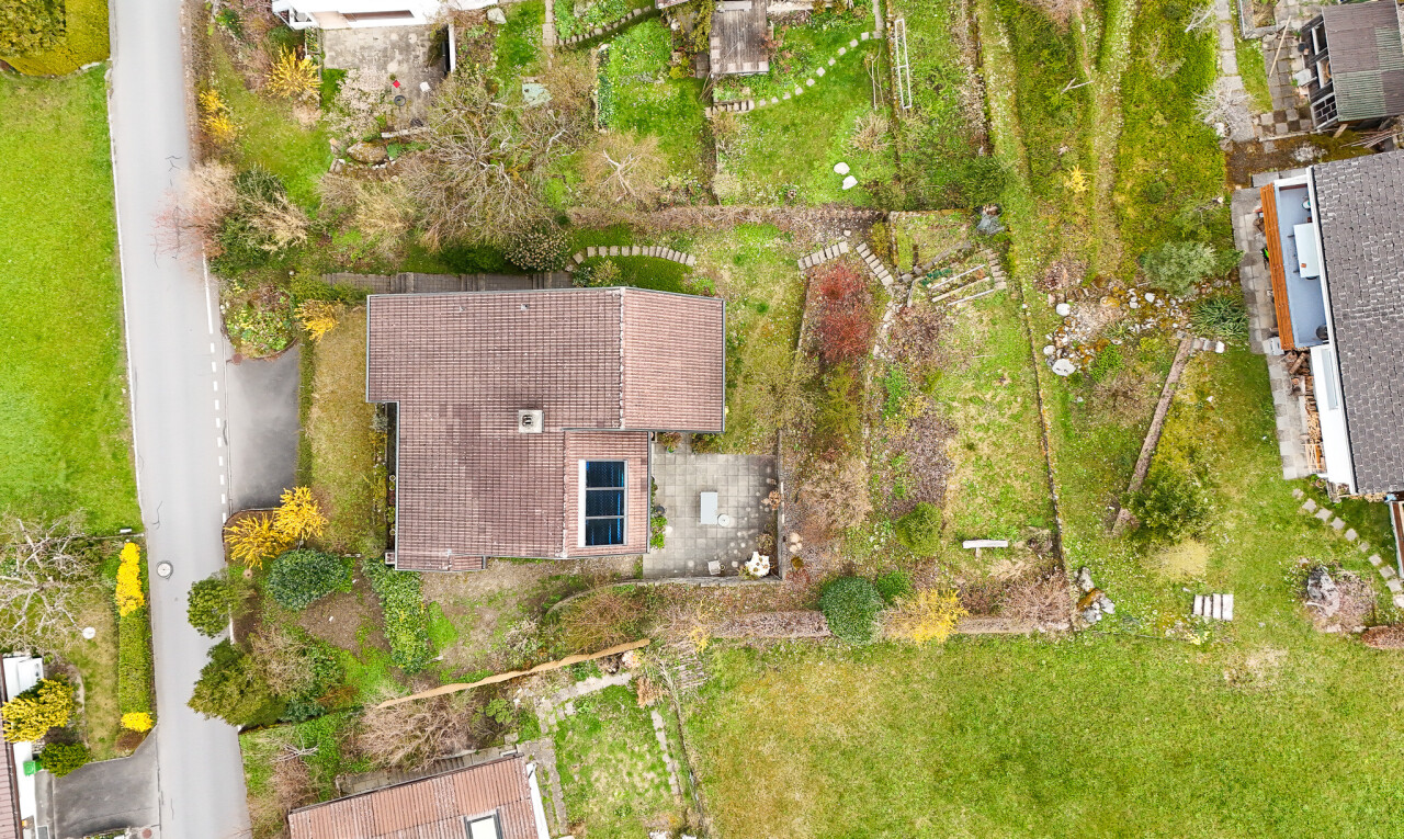 façade avec aerial view, pelouse, et bardage en bardeaux