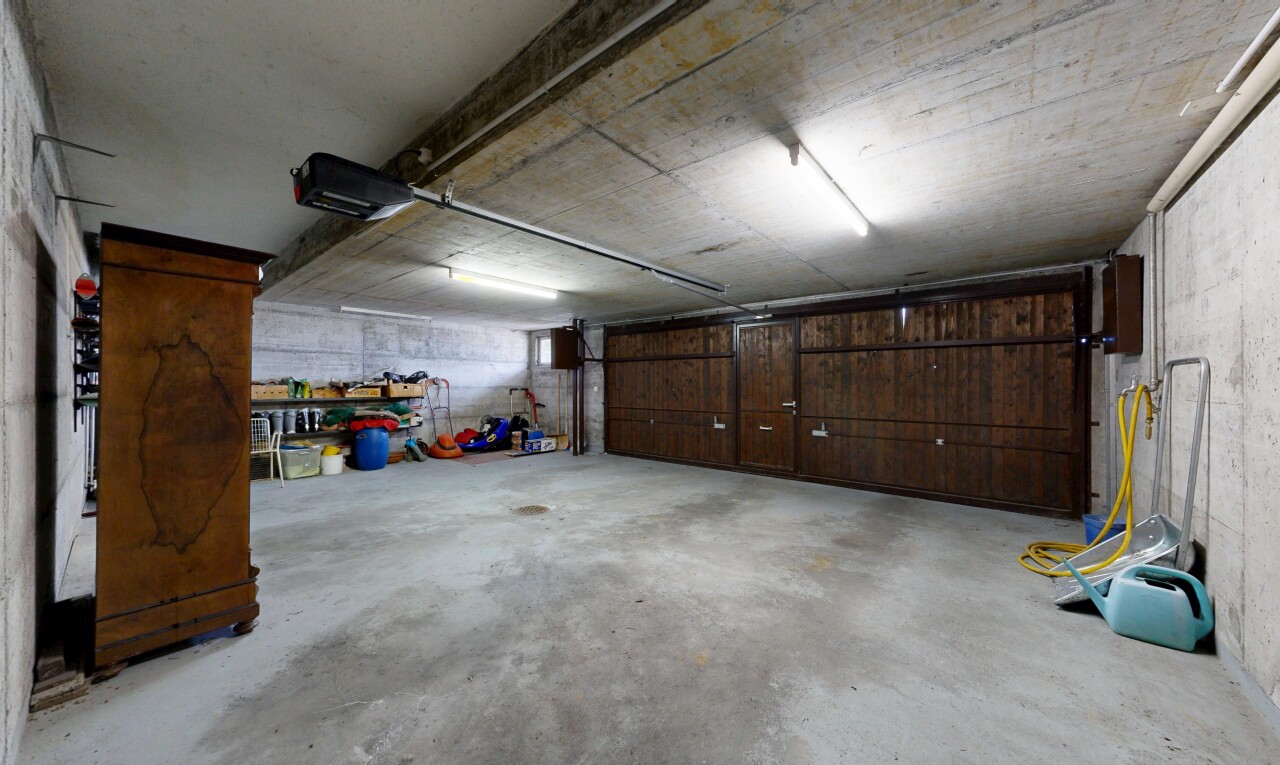 parking avec inside property