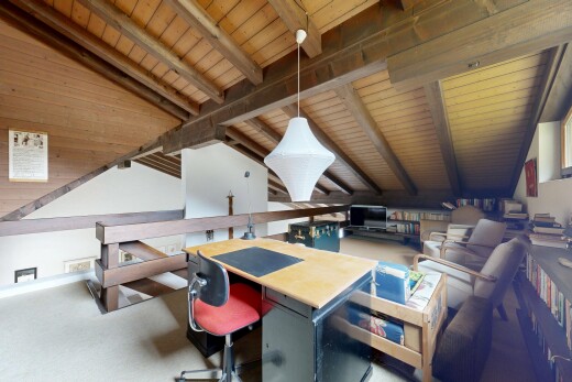 bureau avec drywall, beamed ceiling, inside community, wood ceiling, et espace bureau