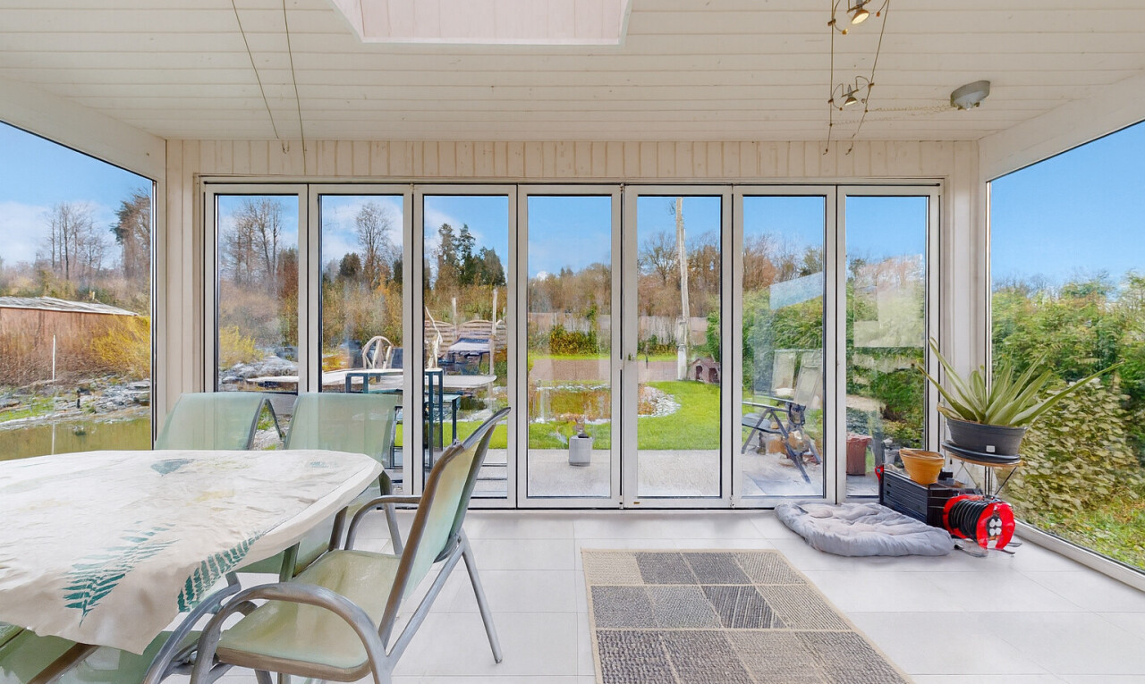 salle à manger avec véranda, day time, inside property, natural light, et lumière naturelle