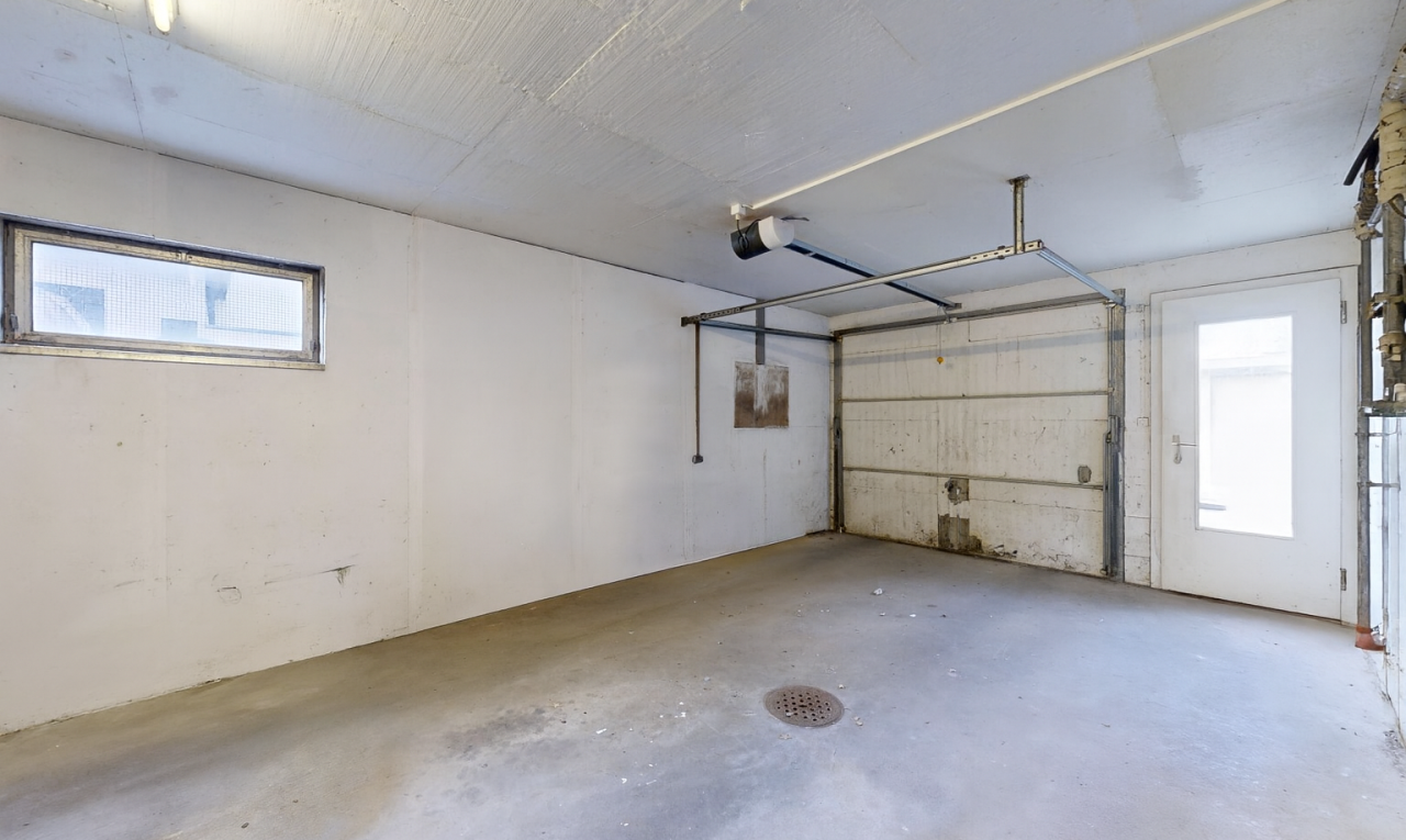 parking avec inside property