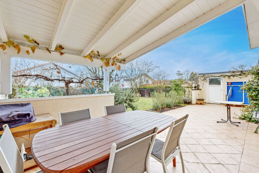 terrasse avec coin repas extérieur, from property, terrasse, day time, et clôture