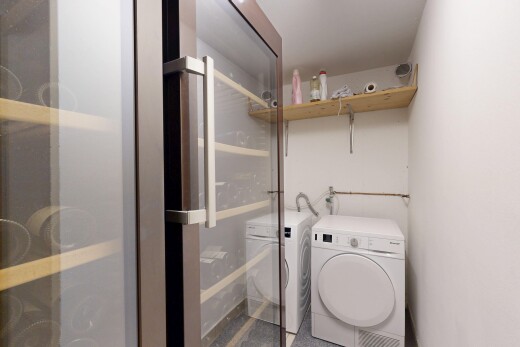 buanderie avec inside property, cloison sèche, drywall, et lave-linge et sèche-linge séparés