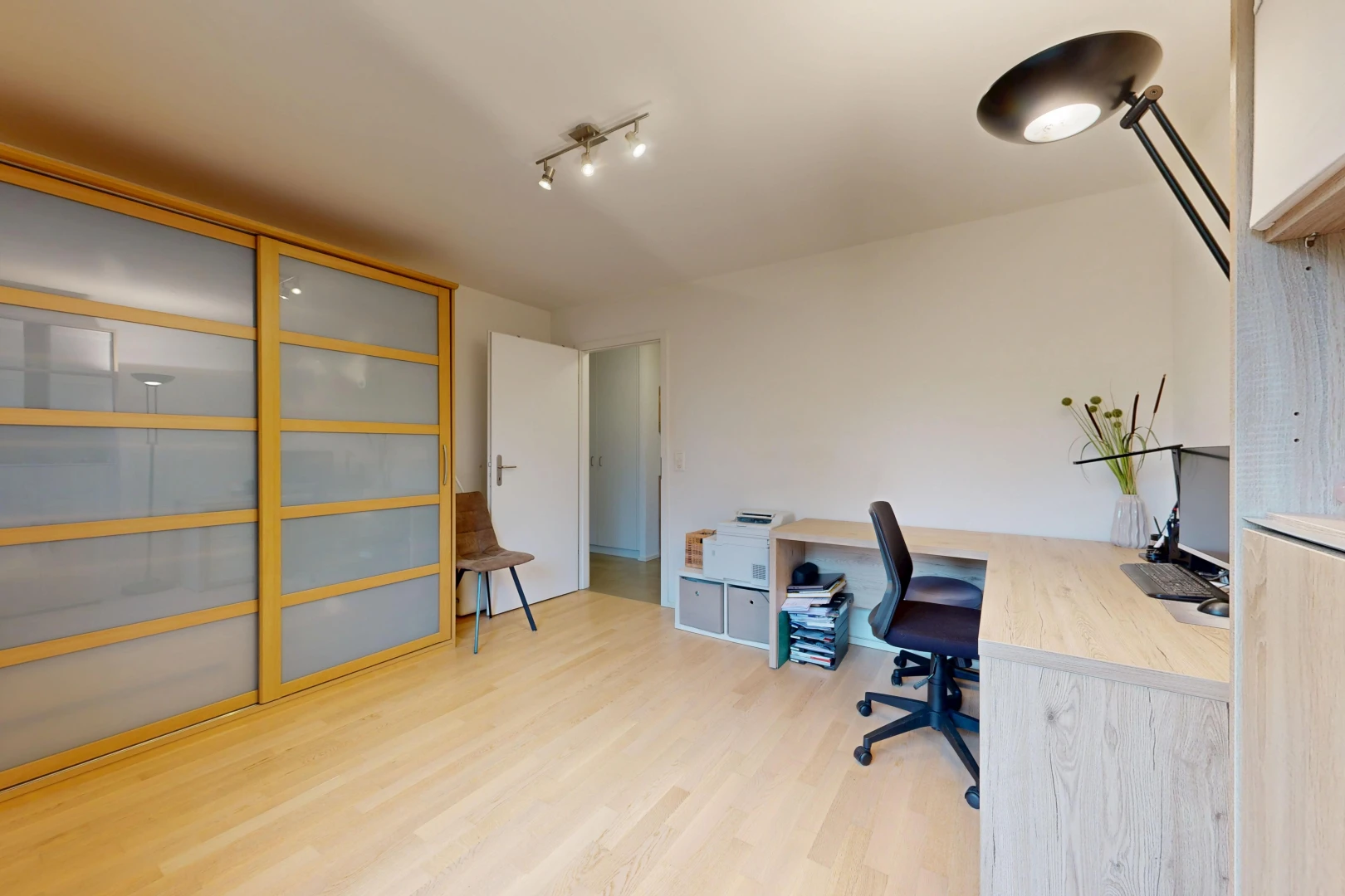 bureau avec éclairage sur rail, drywall, cloison sèche, light floor, et wood finish floor