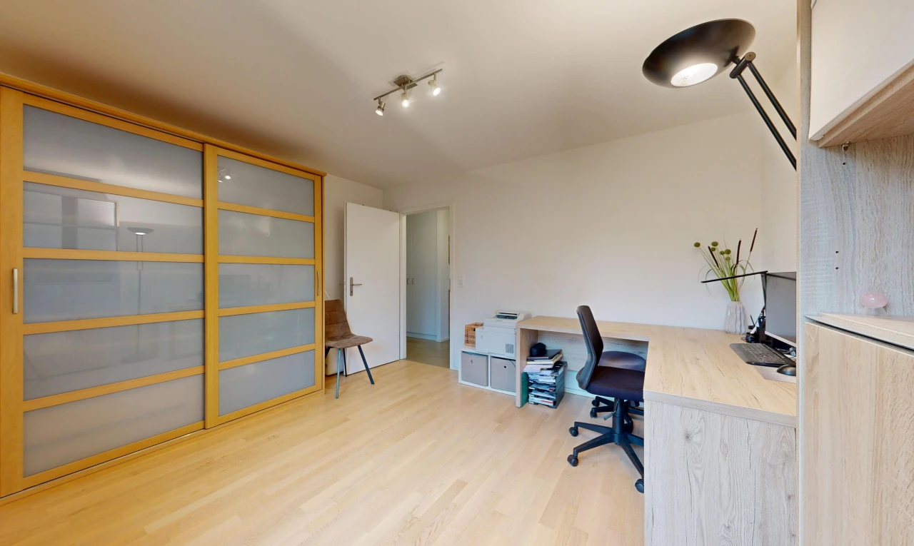 bureau avec éclairage sur rail, drywall, cloison sèche, light floor, et wood finish floor