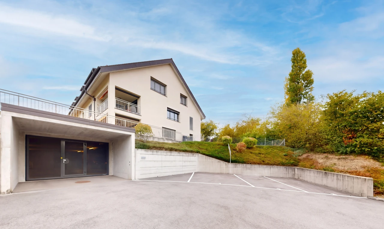 façade avec balcon, from community, bardage en stuc, day time, et parking