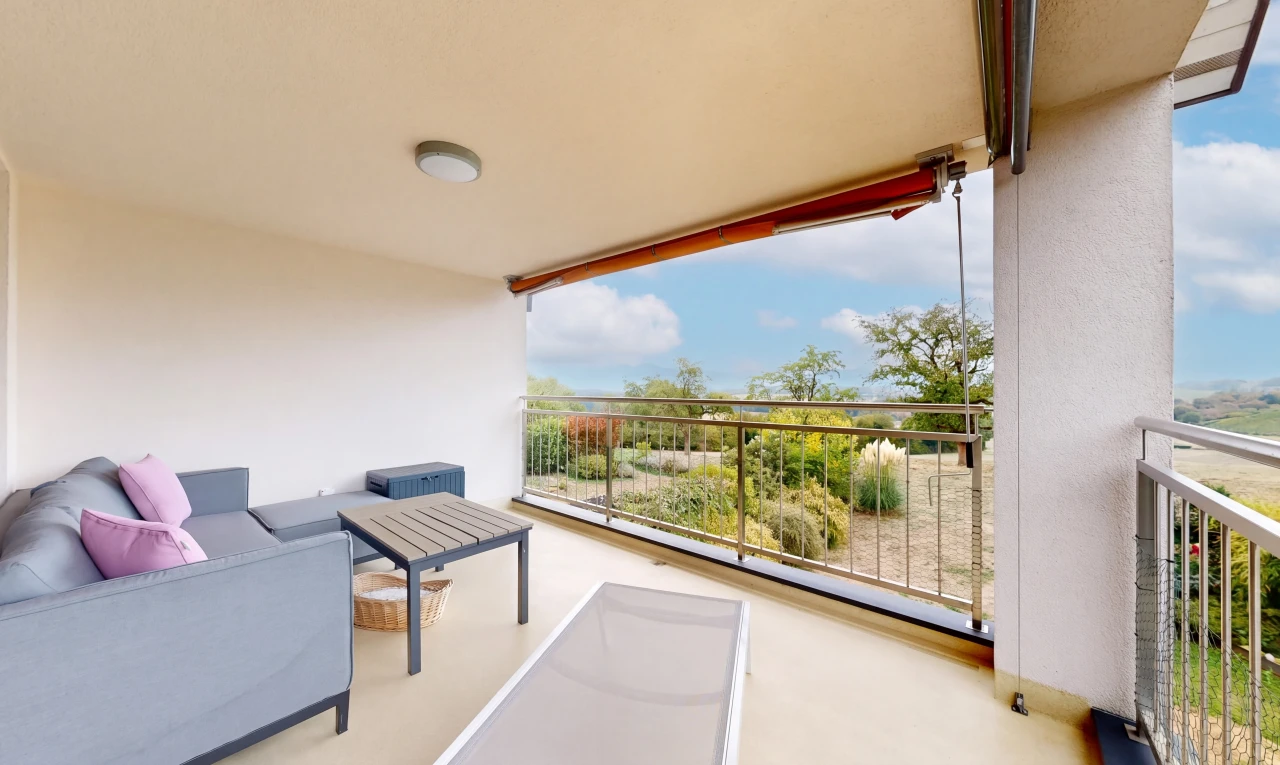 terrasse avec from property, espace de vie extérieur, day time, et view focus