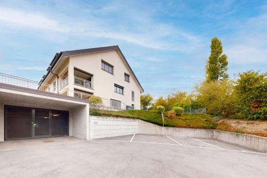façade avec balcon, from community, bardage en stuc, day time, et parking