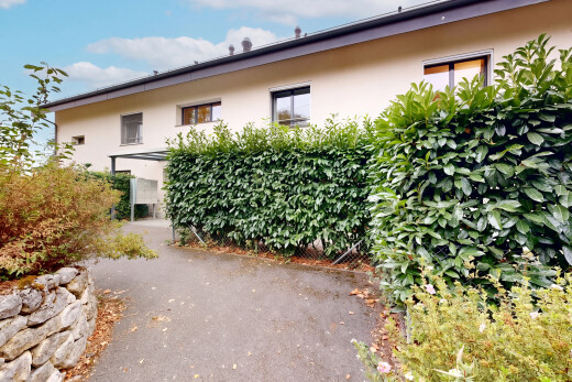 außenansicht mit property visible, stuckverkleidung, day time, und from property