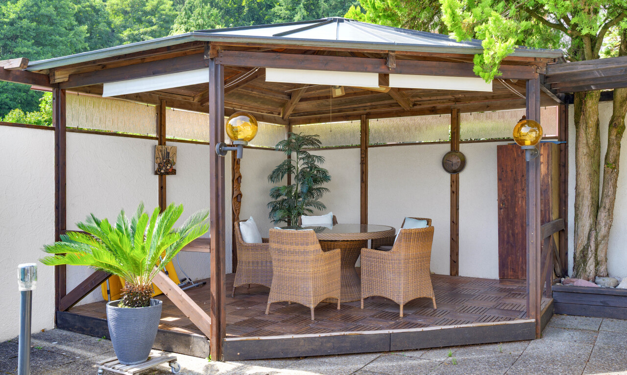 terrasse mit essbereich im freien, property visible, und pavillon