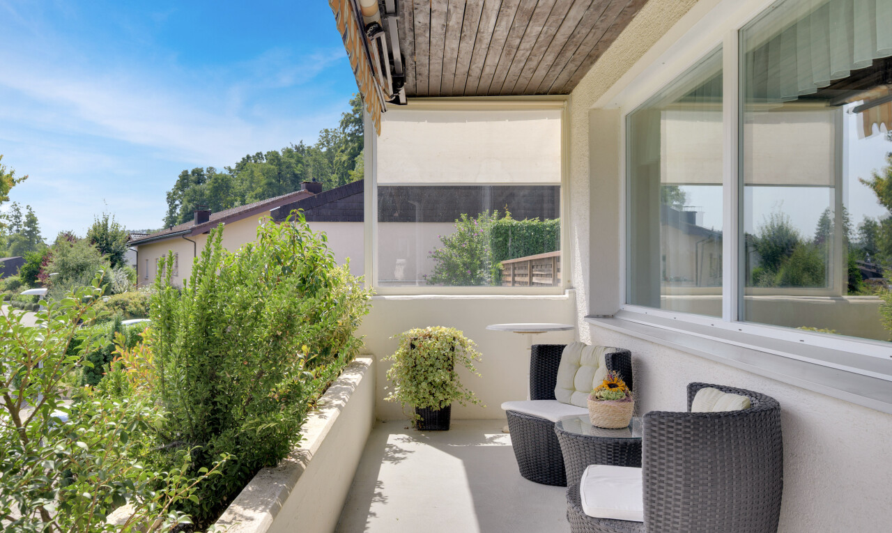 balkon mit balkon, from property, und day time