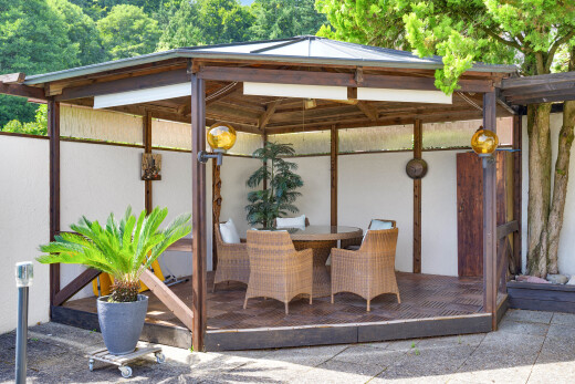 terrasse mit essbereich im freien, property visible, und pavillon