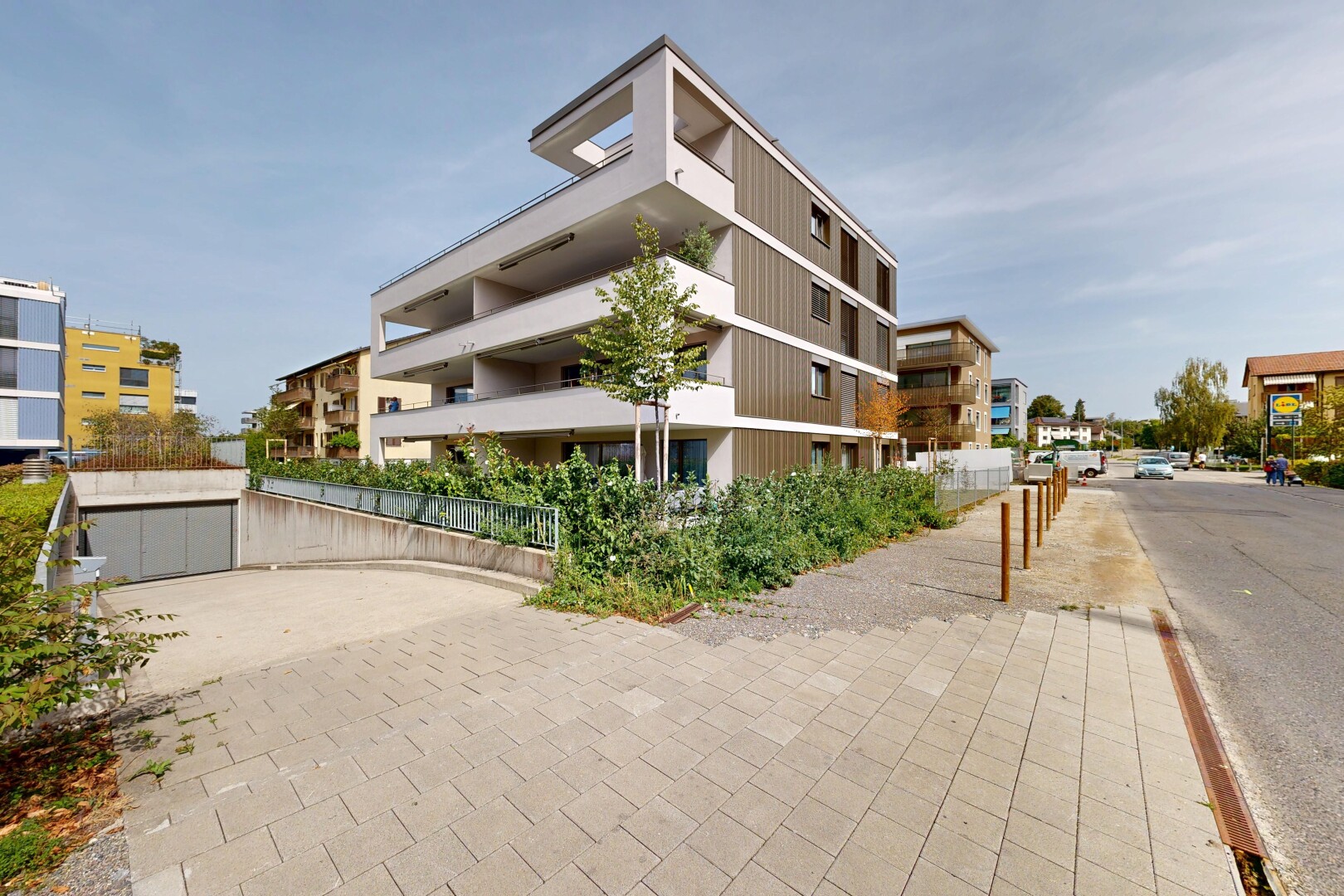 view of apartment building / complex