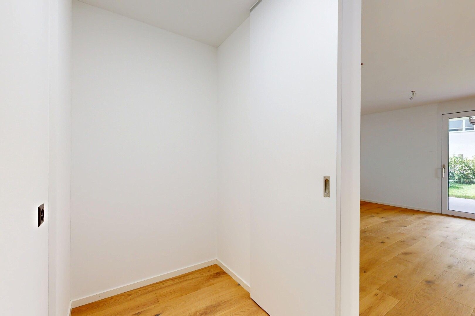 unfurnished room featuring light wood finished floors