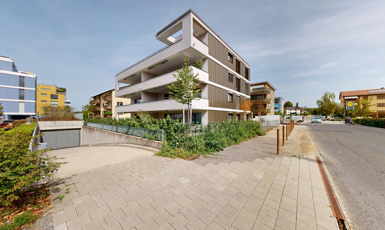 view of apartment building / complex