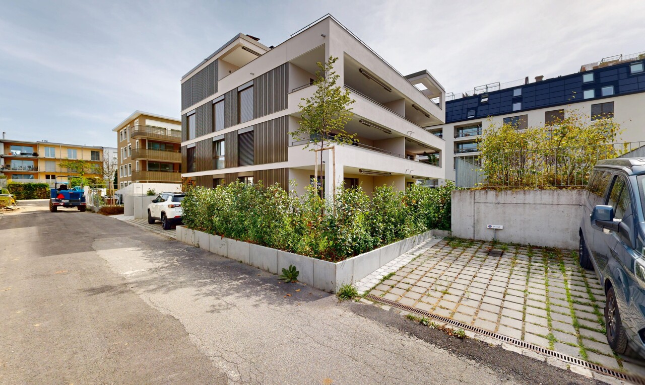 view of apartment building / complex
