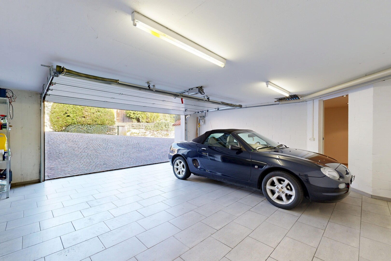 parking avec inside property