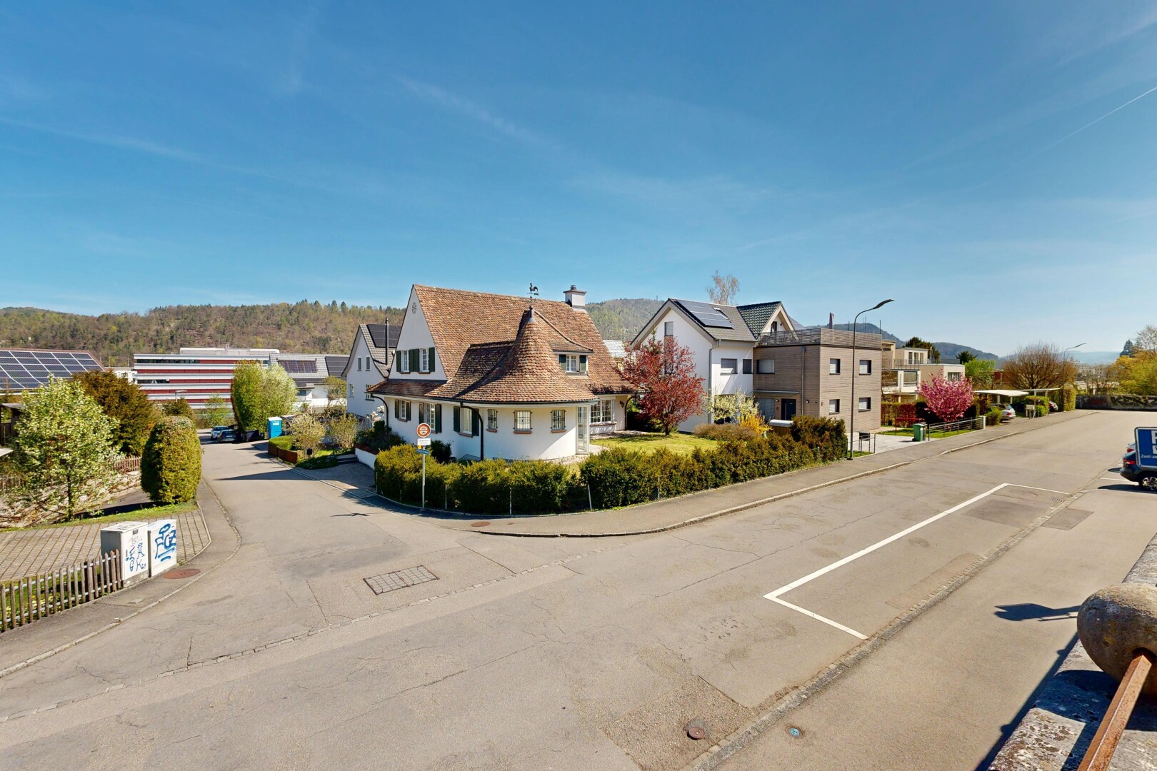 façade avec day time, vue résidentielle, residential view, et cheminée