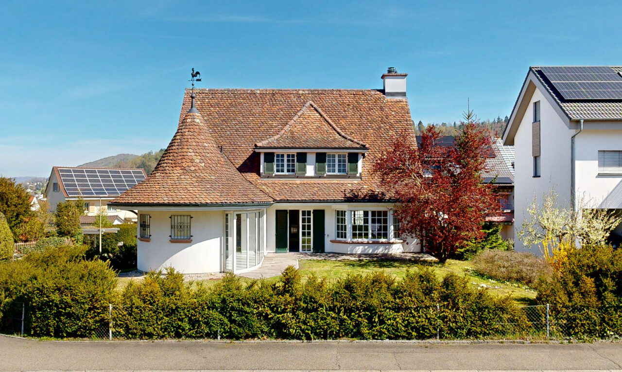 façade avec day time, property visible, bardage en stuc, cheminée, et porche