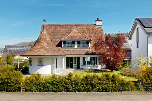 façade avec day time, property visible, bardage en stuc, cheminée, et porche