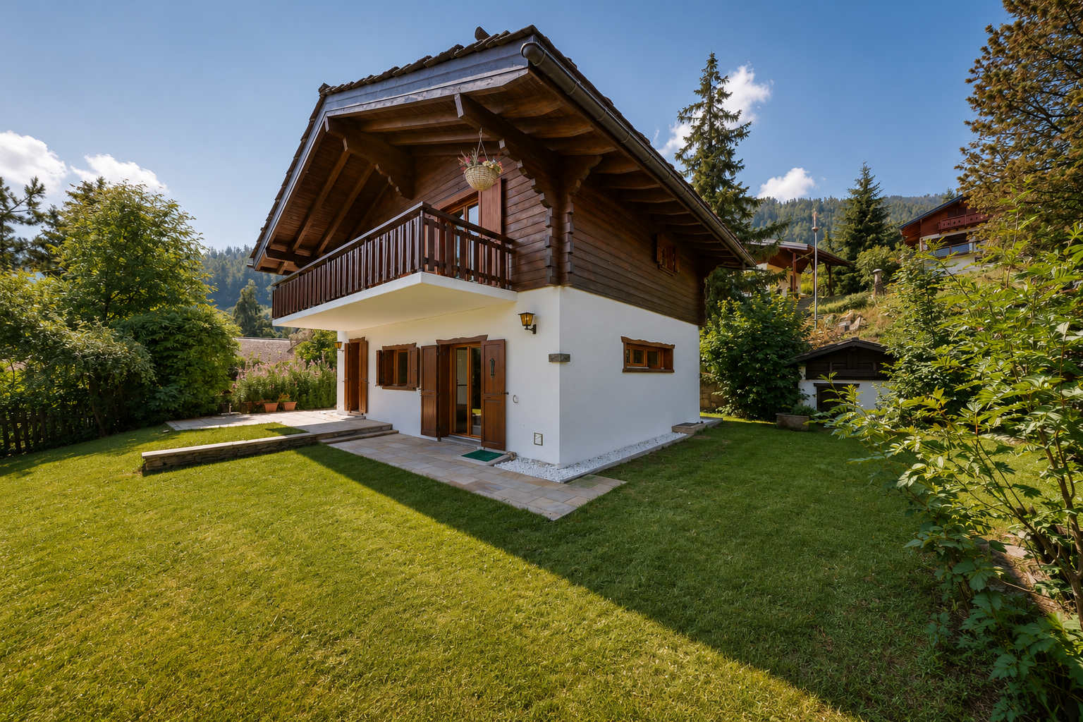 façade avec day time, from property, pelouse, terrasse, et balcon