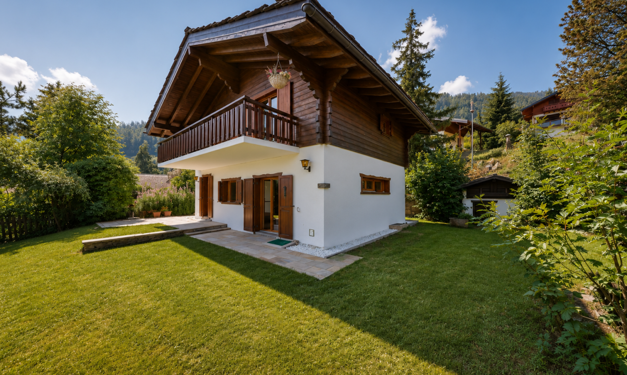 façade avec day time, from property, pelouse, terrasse, et balcon