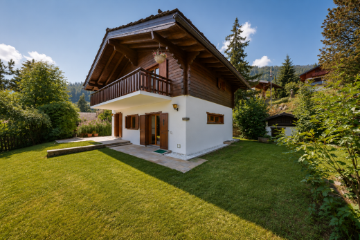 façade avec day time, from property, pelouse, terrasse, et balcon