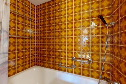 bad mit komplettes badezimmer, inside property, und kombiniertes bad / dusche