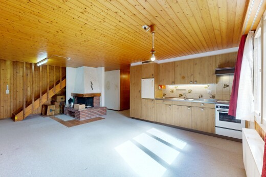küche mit öffnet sich zum wohnraum, wood wall, holzwand, inside property, und kamin