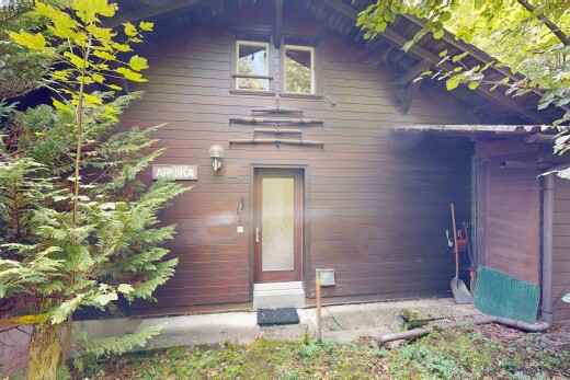 außenansicht mit horizontale verkleidung und property visible