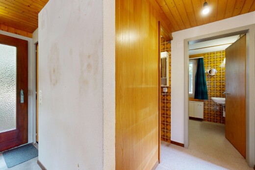 halle / korridor mit holzdecke, wood ceiling, inside property, natürliches licht, und natural light