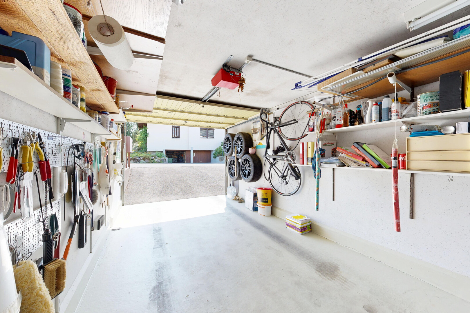 parking avec inside property