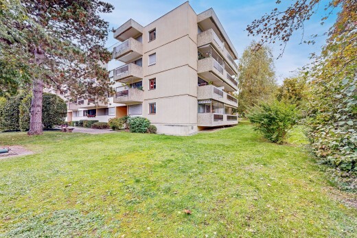 extérieur du bâtiment avec day time, apartment complex view, et vue sur le complexe d'appartements